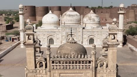 Aerial-View-Of-Abbasi-Jamia-shahi-Masjid-Qila-Derawar