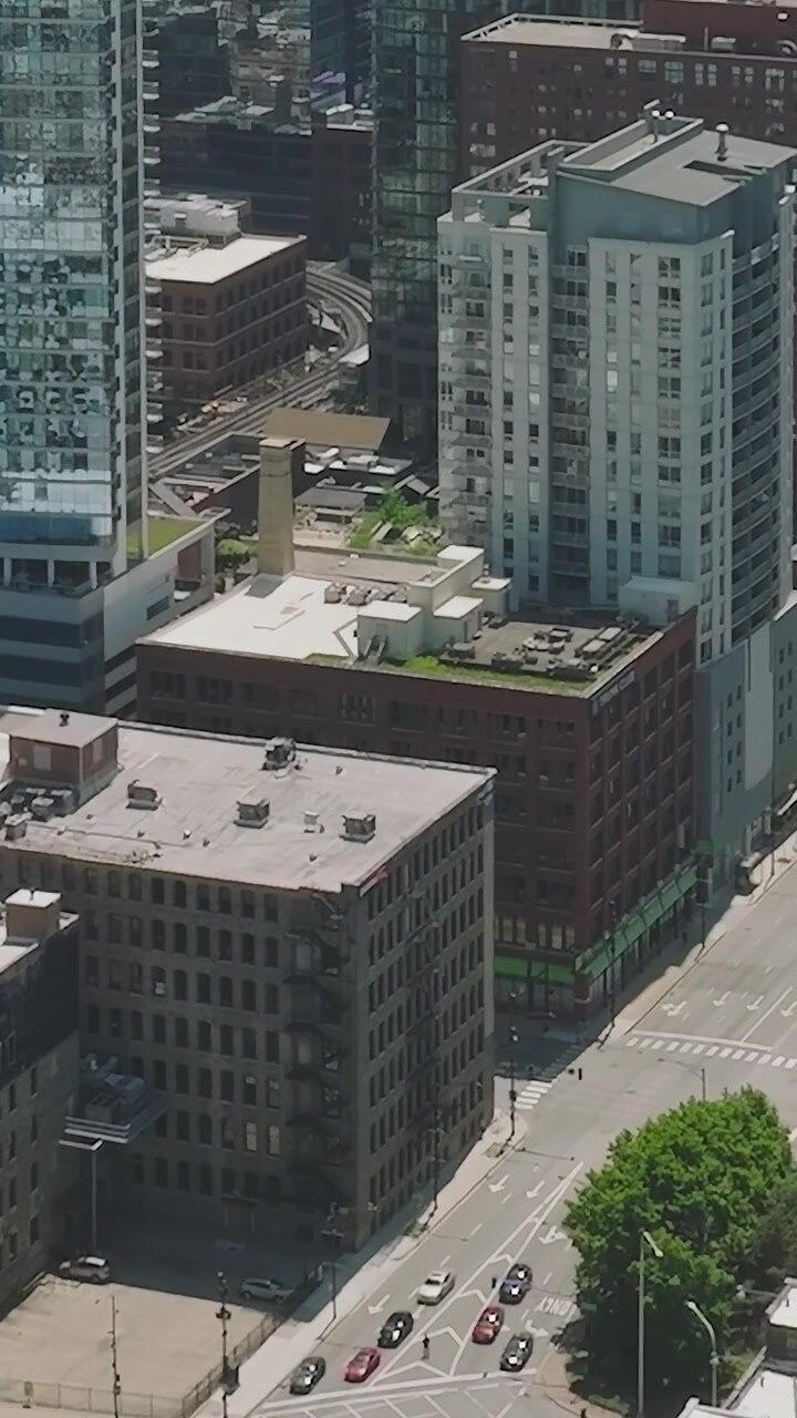 Visão aérea do centro de Chicago, mostrando edifícios e ruas da cidade