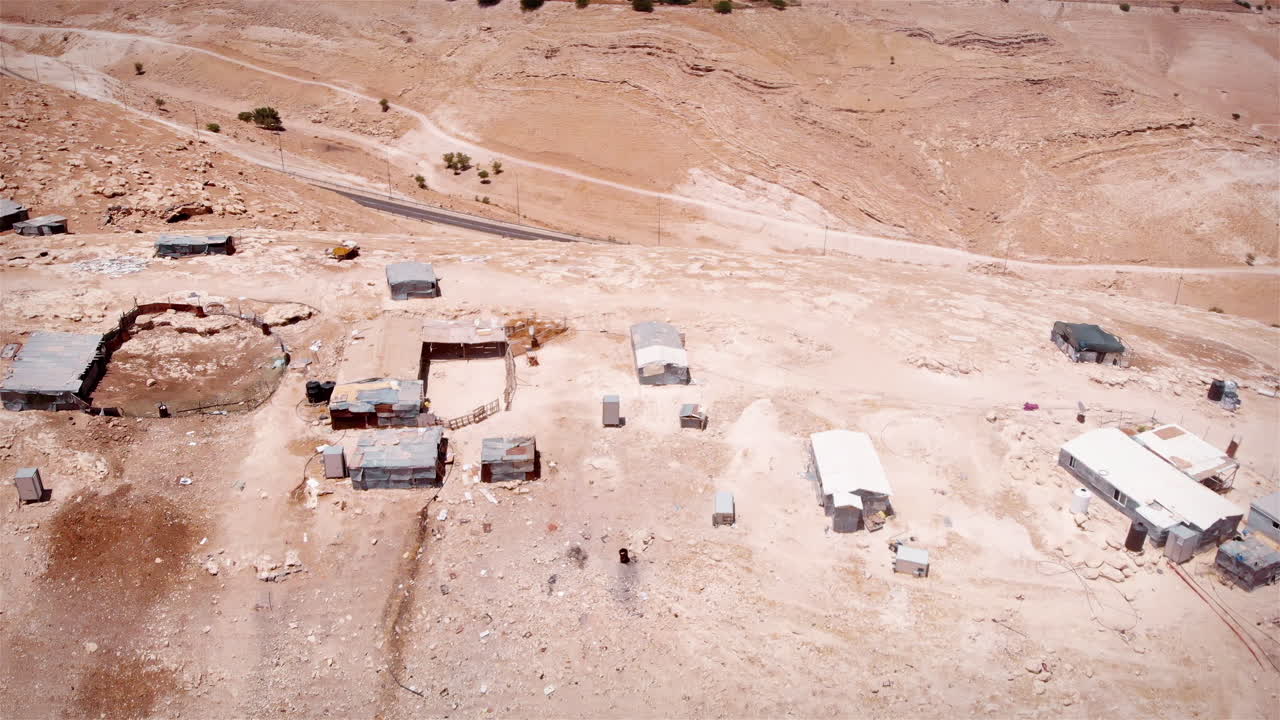 Avamposto beduino nel deserto, vista aerea