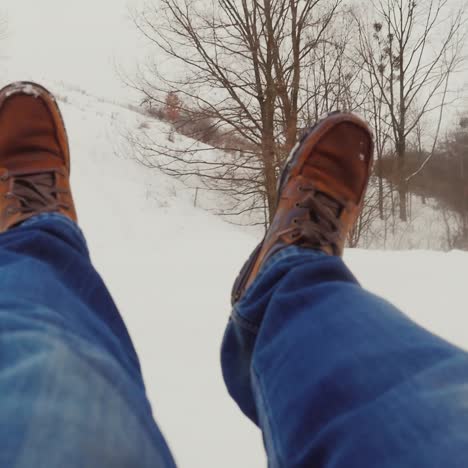 Pov---Descenso-Rápido-O-Caída-En-Las-Montañas-Cubiertas-De-Nieve