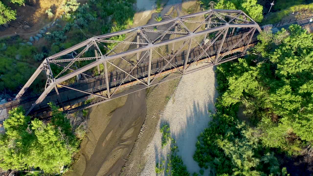 캘리포니아주 산타 클라리타의 철마 다리