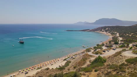 Vista-Aérea-Volando-Sobre-La-Playa-Paraíso,-Kos,-Grecia