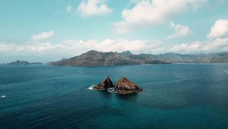 Gili-Wayang-Es-Una-Pequeña-Isla-Deshabitada-Frente-A-La-Costa-De-West-Lombok,-Indonesia,-Mejor-Conocida-Por-Ser-El-Mejor-Lugar-De-Buceo-Para-Exploradores-Submarinos.