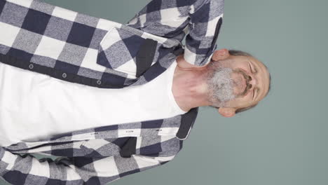 Vertical-video-of-Old-man-with-neck-pain.