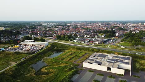 Paisaje-Urbano-De-Aalst-Con-El-Centro-Y-La-Zona-Industrial,-Vista-Aérea