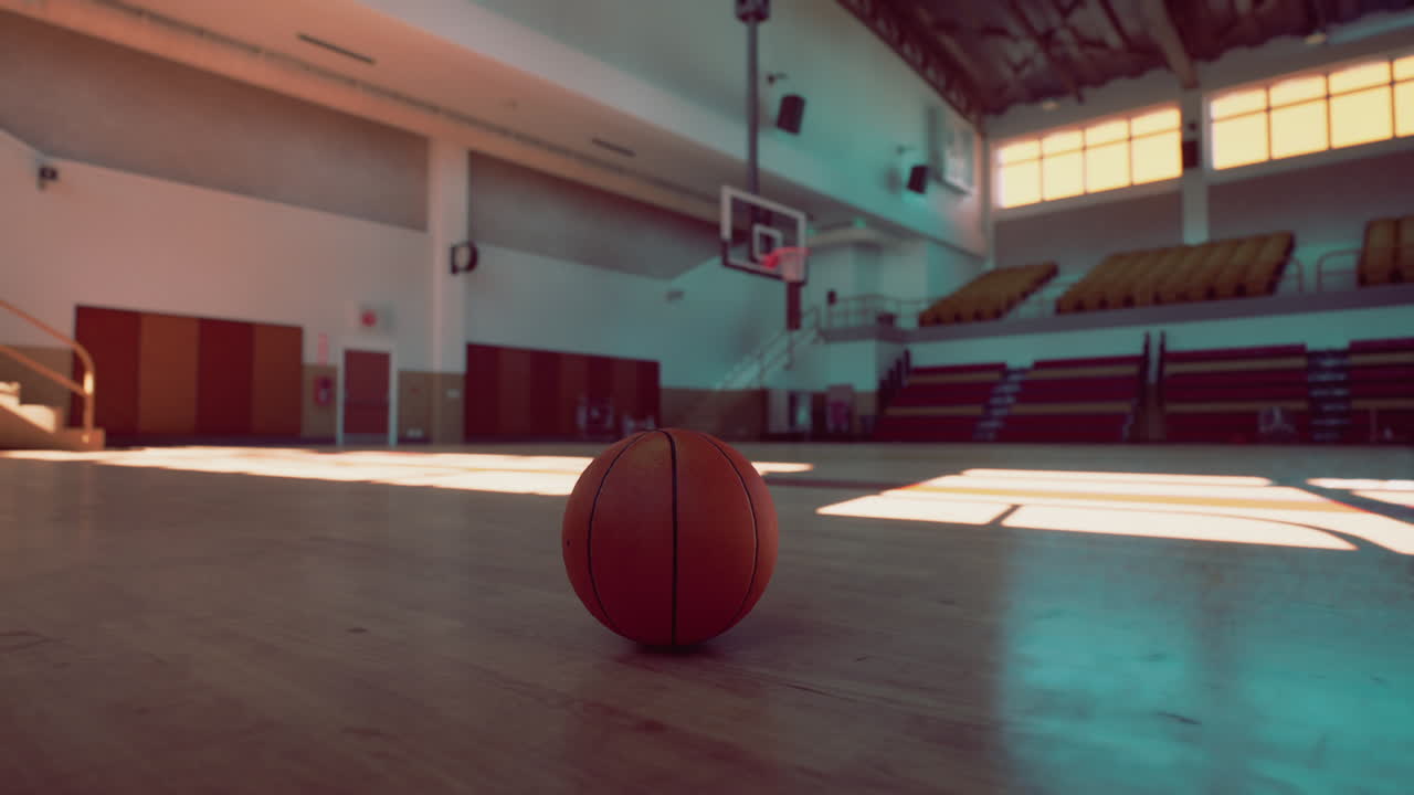 una cancha de baloncesto vacía.