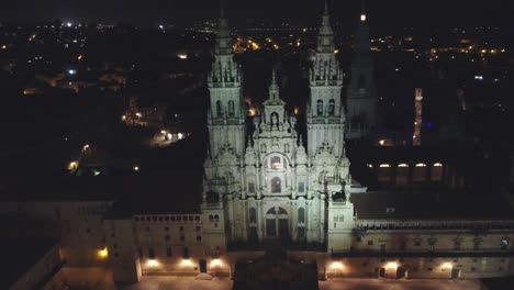 Vista-Aérea-Nocturna-De-La-Catedral-De-Santiago-De-Compostela