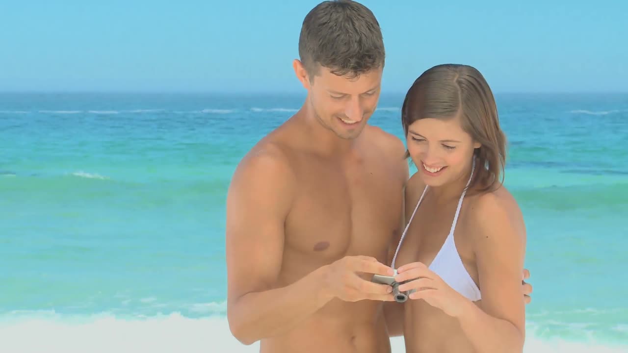 una pareja dulce tomando una foto