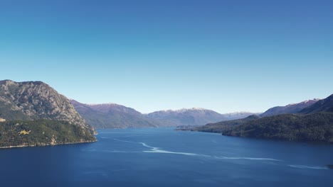 Imágenes-De-Drones-De-Un-Hermoso-Paisaje-Patagónico-5