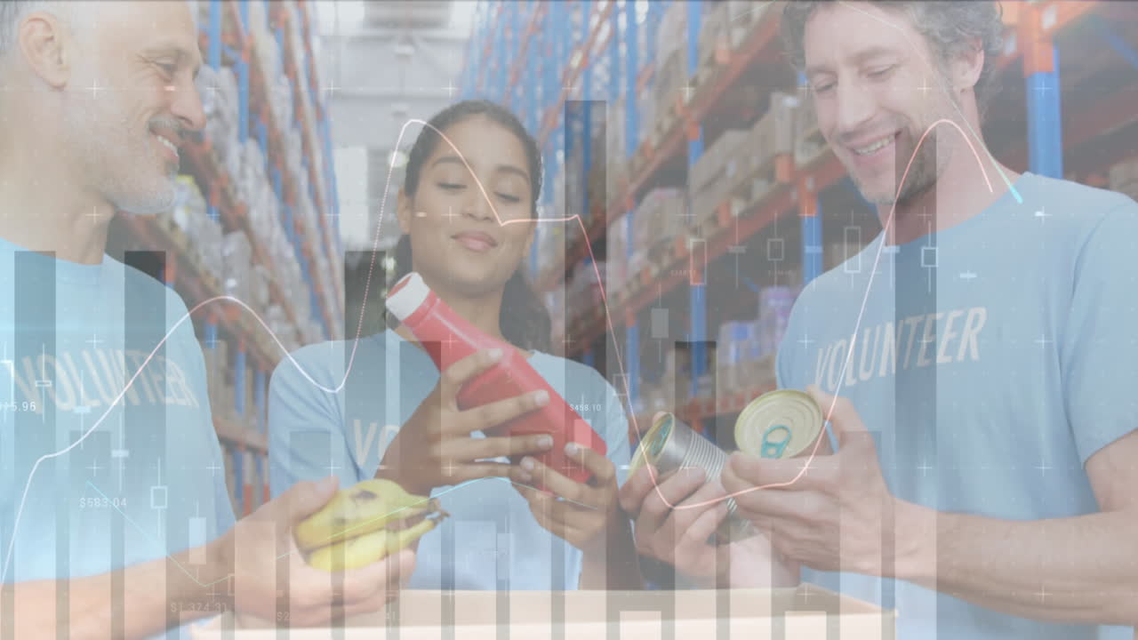 창고에서 기증 봉투를 열고 있는 남녀 자원봉사자들에 대한 통계 데이터 처리