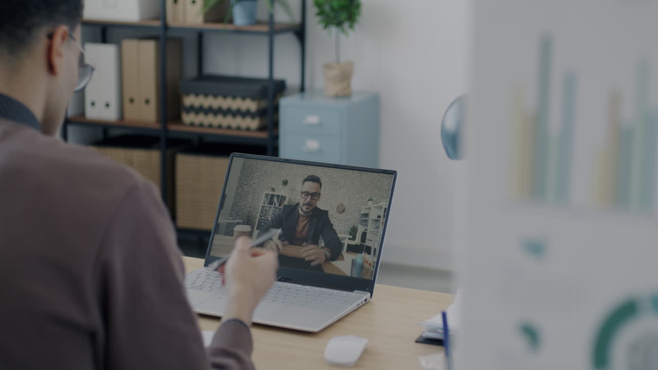 ビジネスマン ビデオコール