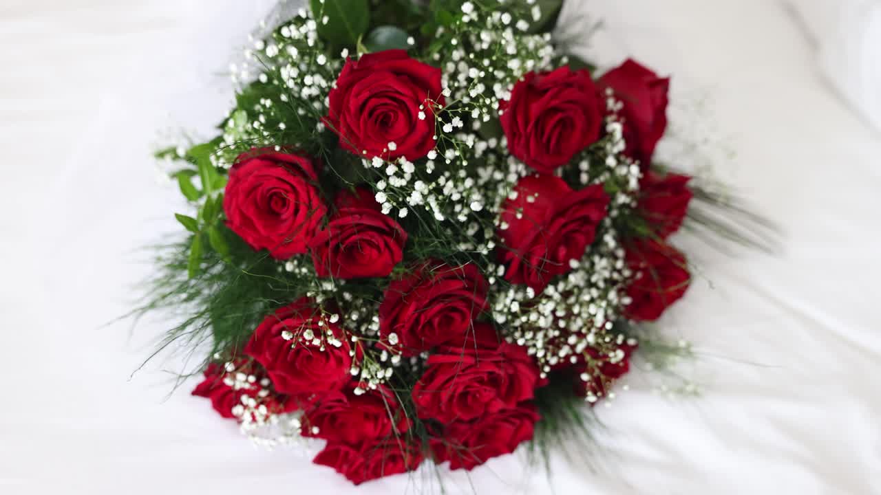 赤いバラの花束