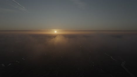 Marisma-Naturaleza-Ambiente-Atmosférico-Aéreo-Paisaje-Amanecer-Nube-Invierno-Escarcha-Estuario-El-Lavado-Norfolk-Reino-Unido