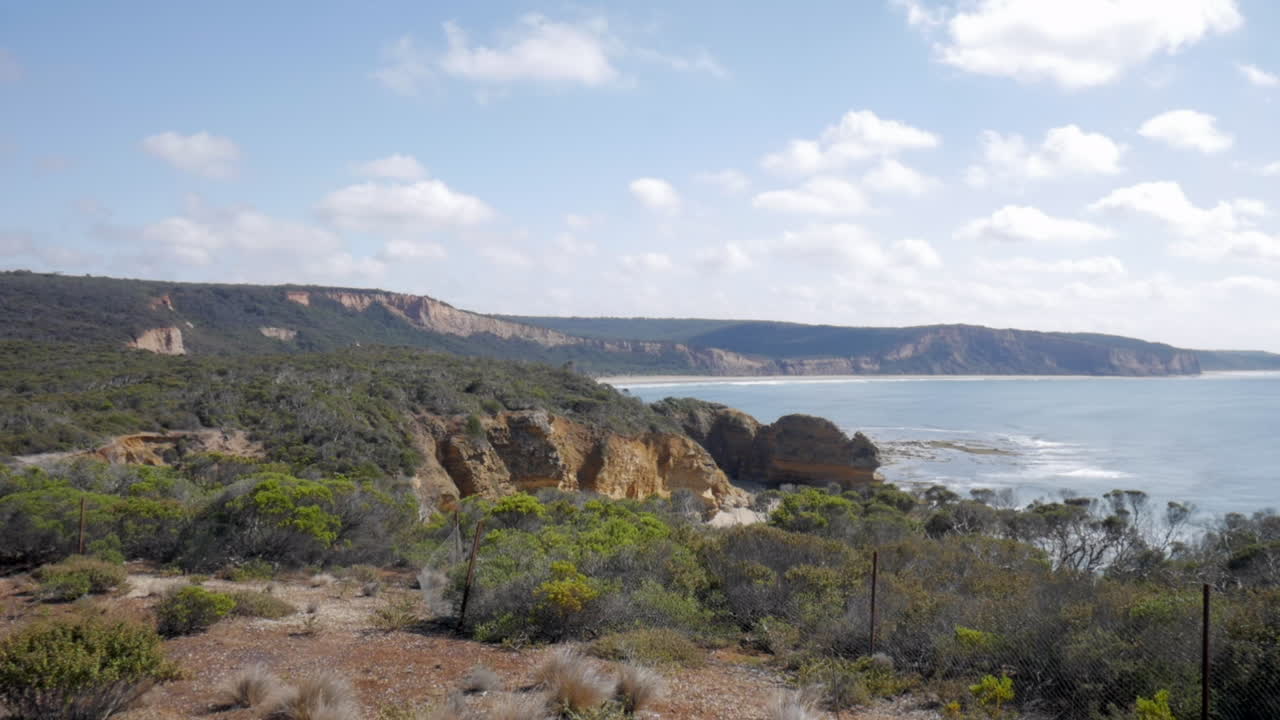 Vistas costeiras panorâmicas ao longo da Great Ocean Road, Austrália