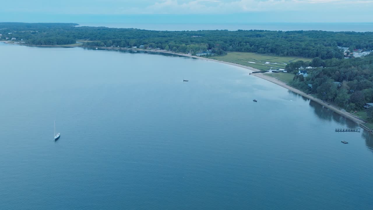 오리엔트 그린포트 노스 포크 롱아일랜드 뉴욕의 공중 드론 촬영