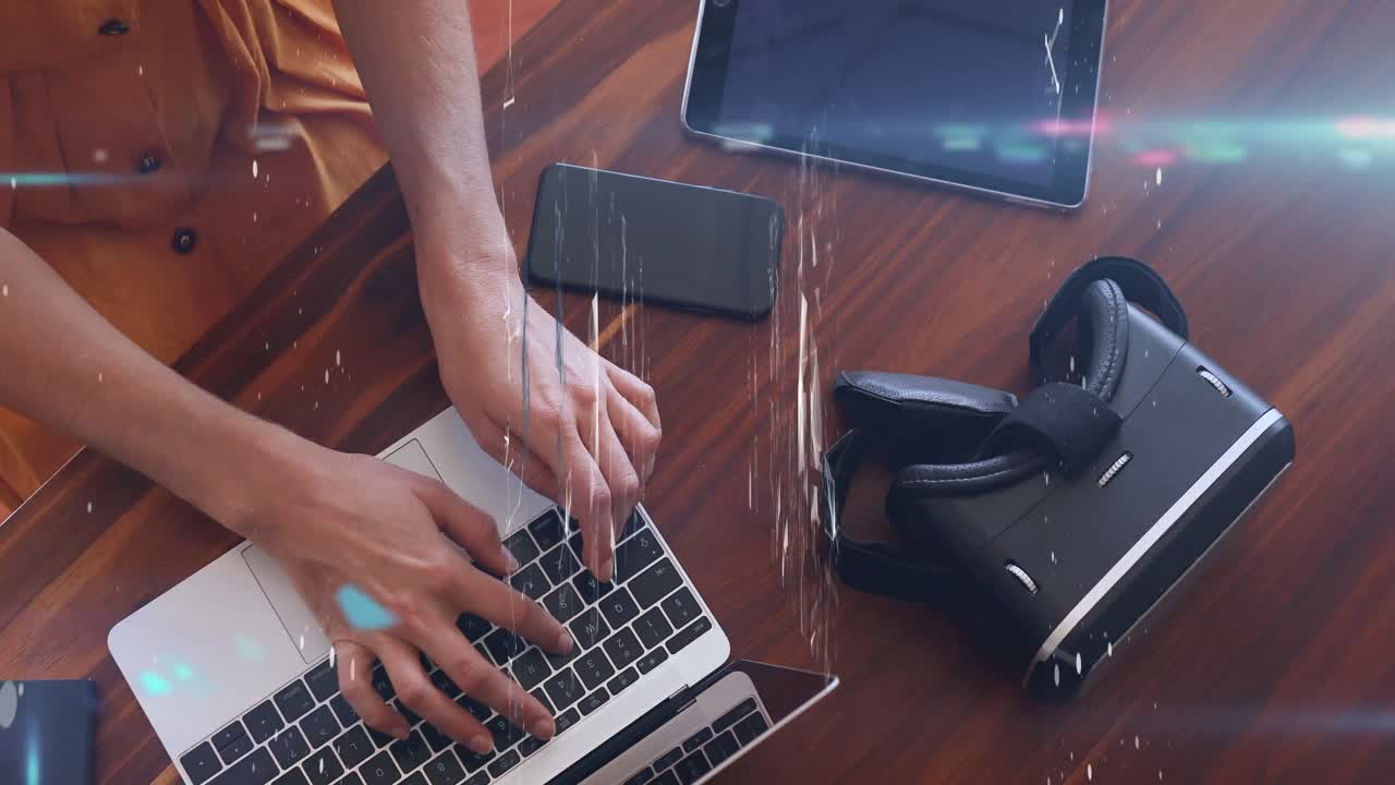 animaciones de conexiones de red f sobre persona que utiliza el portátil