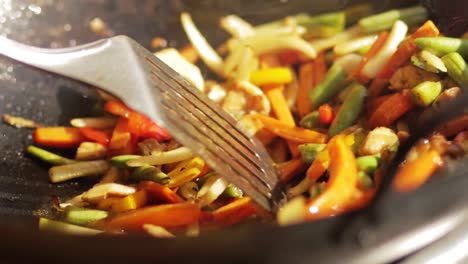 spatula prevents vegetables in the pan