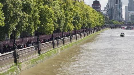 people queueing for the queen lying in state on albert embankment-1