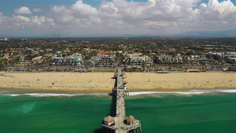 Drohnenaufnahmen,-Die-über-Den-Huntington-Beach-Pier-Fliegen