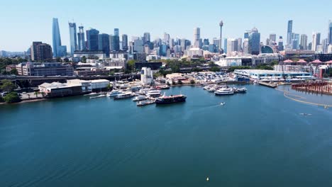 Luftdrohne-Stadtbild-Sydney-CBD-Fischmarkt-Gebäude-Türme-Mittelpunkt-Turm-Landschaft-Reise-Tourismus-Hafenlandschaft-Sydney-NSW-Australien-4k
