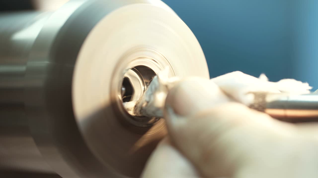 정밀 금속 부품을 만드는 데 쓰이는 도자기