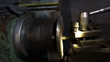 máquina de molienda en el taller