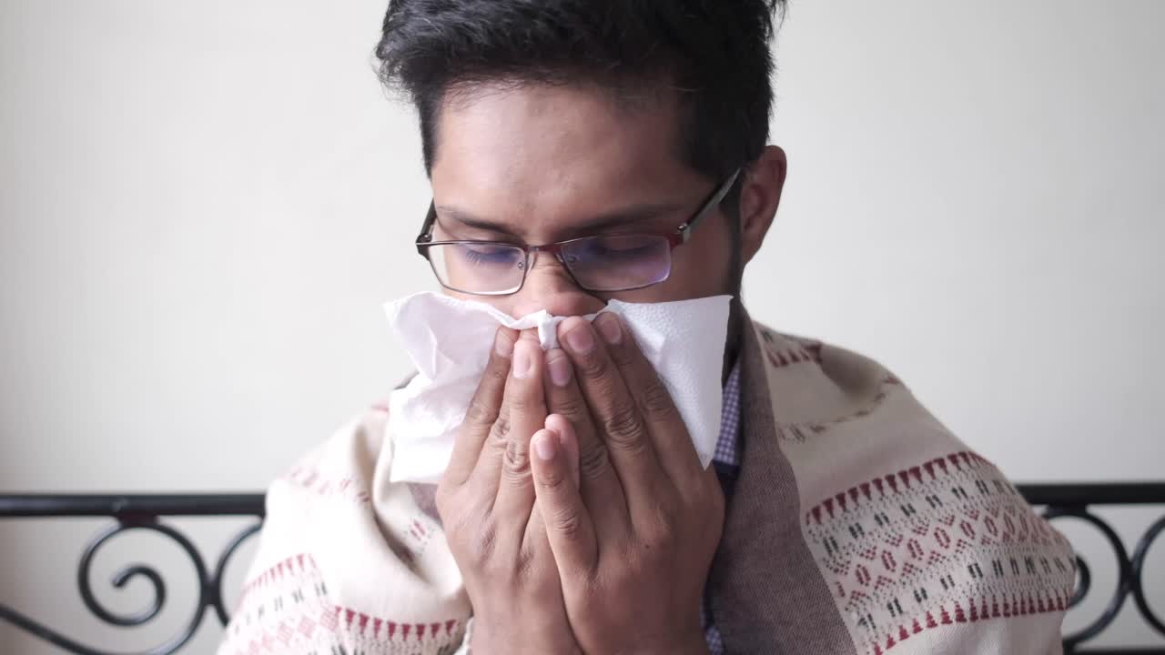 hombre que sufre de una enfermedad