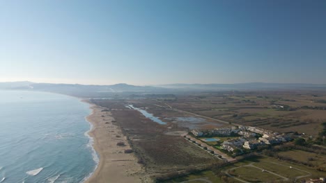 Luftbilder-Mit-Drohne-Vom-Strand-Von-Begur-Die-Gola-Del-Ter-Mündung-Des-Flusses-Aiguamolls-Del-Baix-Emporda