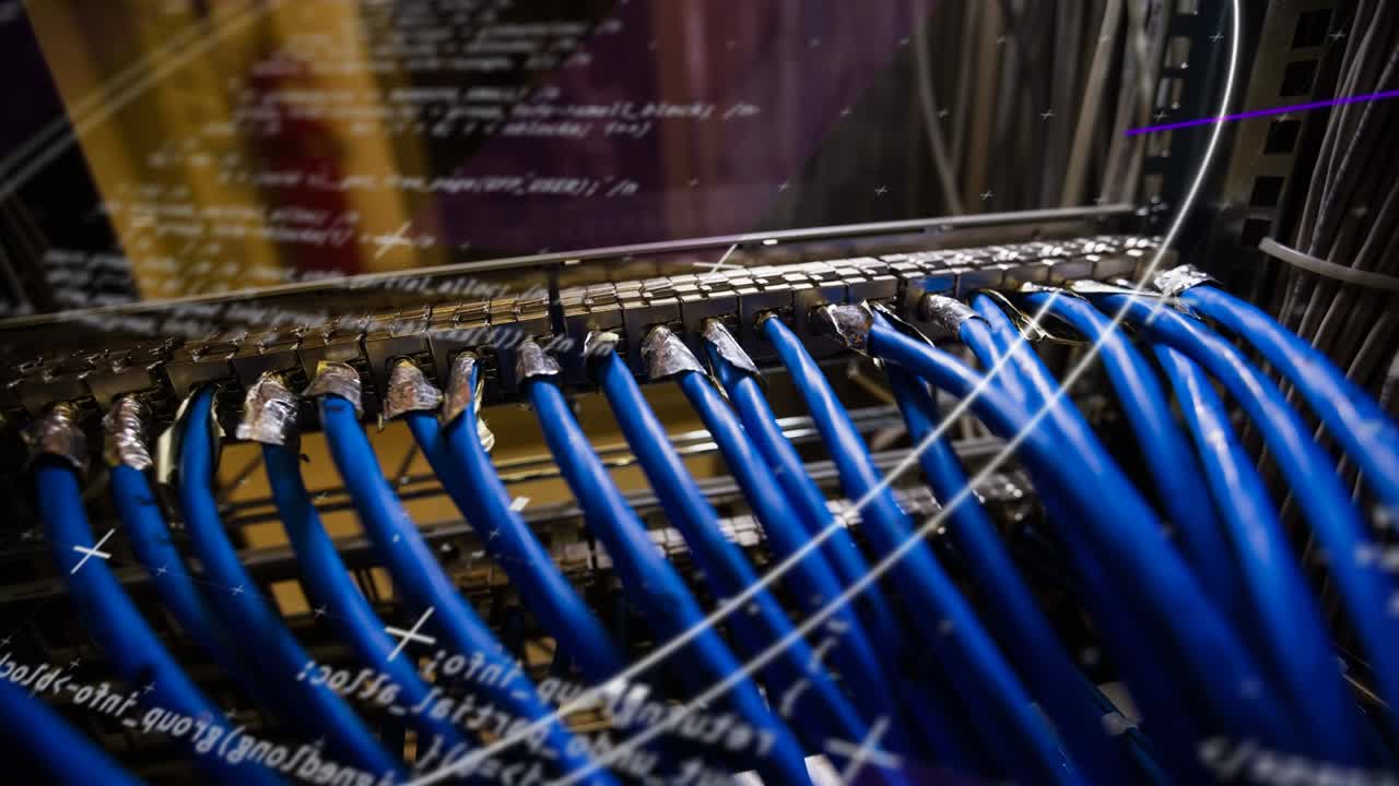 animación del procesamiento de datos y círculos sobre la sala del servidor