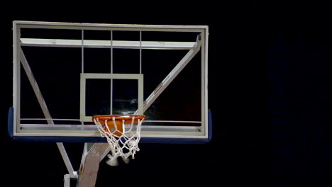 Gente-Entrenando-Baloncesto-Tiro