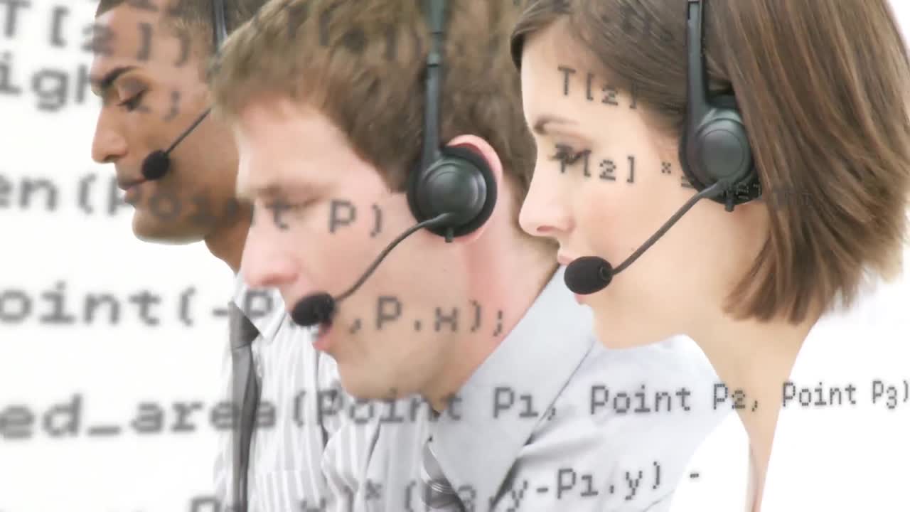 анимация обработки данных над деловыми людьми, использующими телефонные наушники