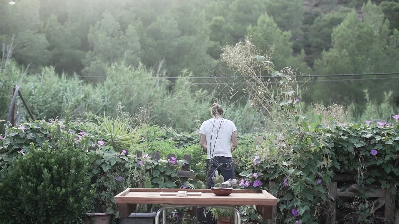 정원 에 있는 사람