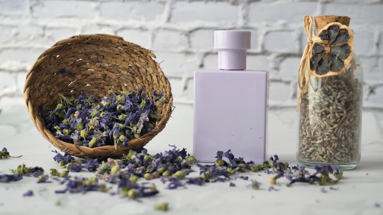 arreglo de perfumes de lavanda y flores secas