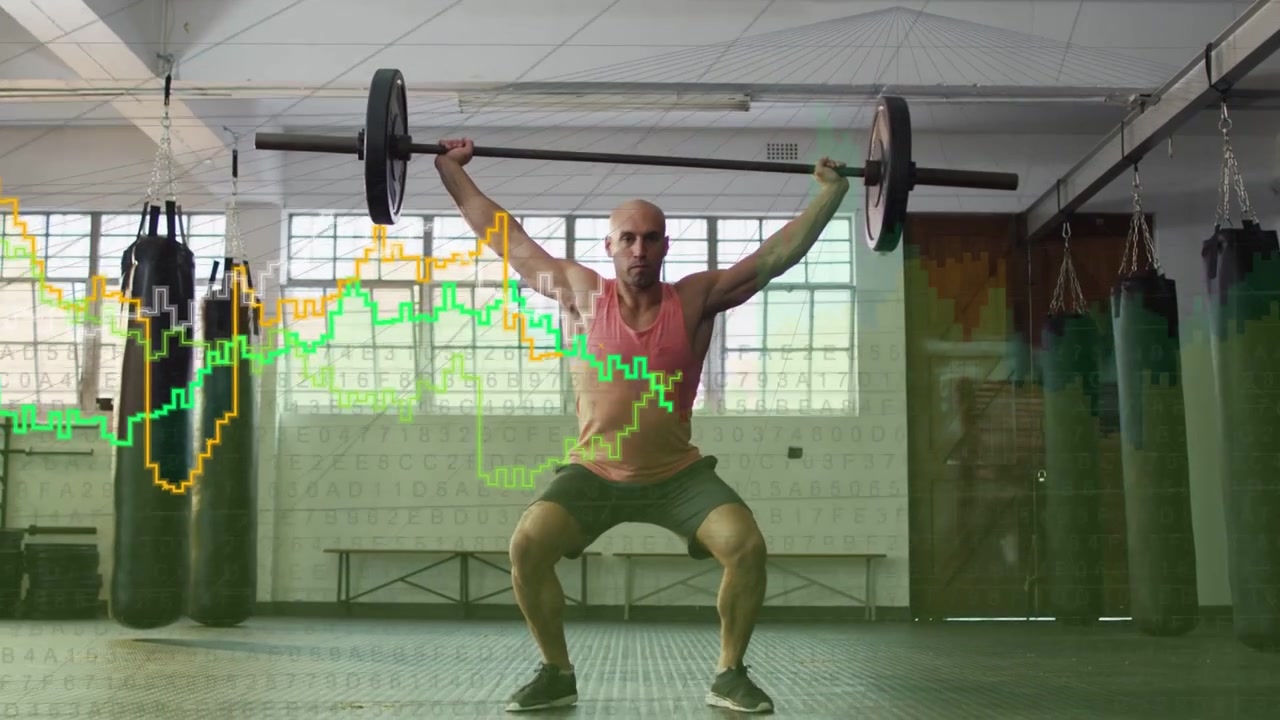 Atlet driver hofterne, trækker vægtstangen op, fanger den over hovedet og holder en squat, mens grafer analyserer fitness.