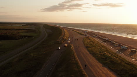 La-Playa-De-Domburg-Durante-Un-Atardecer-De-Verano