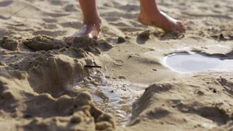 Niños-Jugando-En-La-Playa