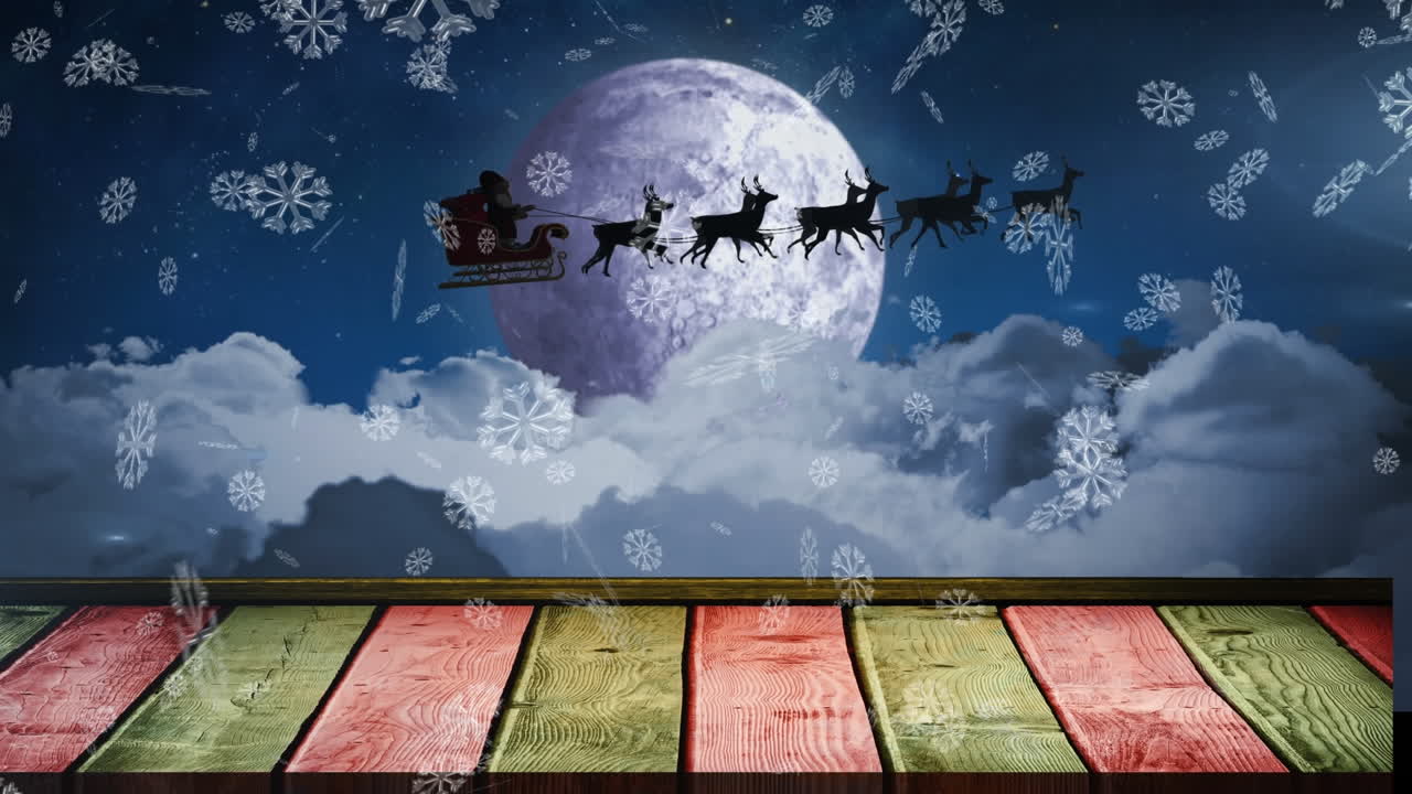Animazione di fiocchi di neve che cadono su Babbo Natale su slitta trainata da renne contro un cielo notturno.