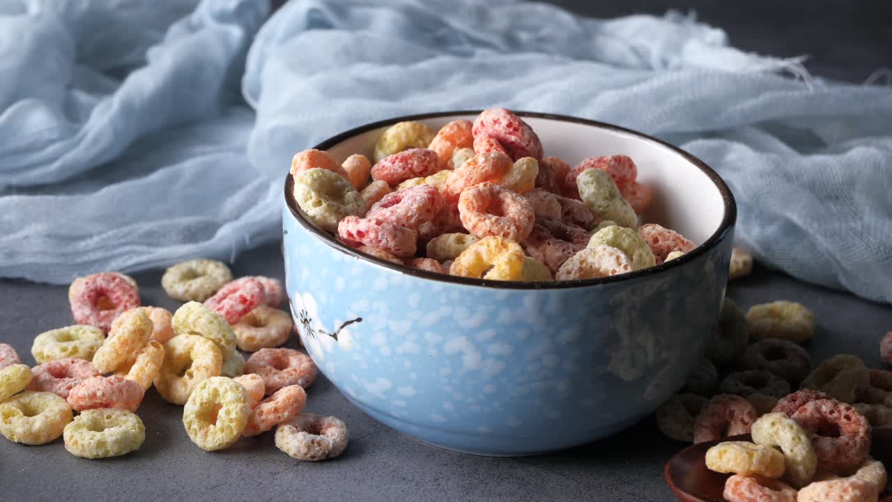 다채로운 반지 시리얼의 그