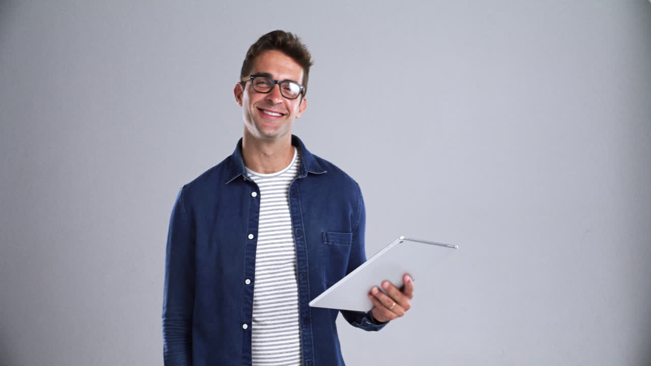 me mantengo en contacto con todo lo que sucede.