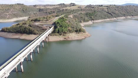 aluvión presa canal agua aéreo drone 1