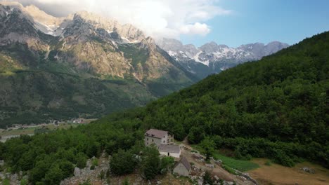 Drohnenflug-über-Das-Valbona-Tal-Im-Norden-Albaniens