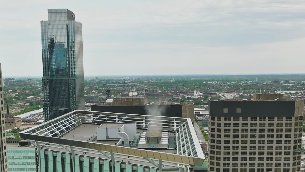 Prospettiva dall'alto del canyon urbano e della strada di Chicago