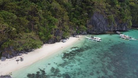 People-relaxing-at-Paradise-Beach-of-Cadlao-Island-in-El-Nido---Philippines