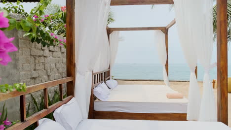 Luxury-beach-beds