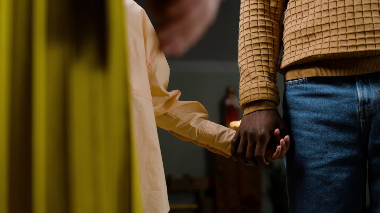 familia en la iglesia el domingo