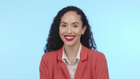 Belleza,-Rostro-Y-Sonrisa-De-Mujer-De-Negocios-En-El-Estudio.