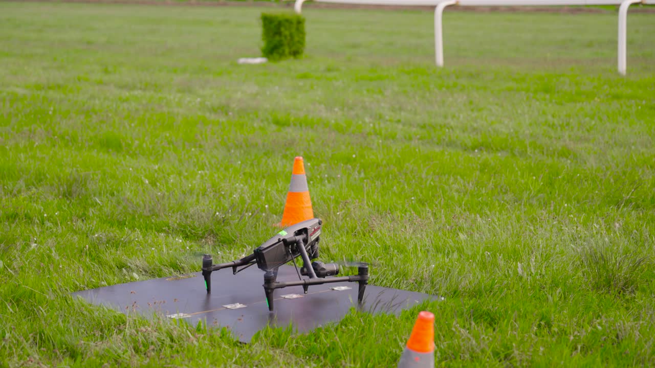 Transformable industrial drone for cinematography perform landing, Czechia