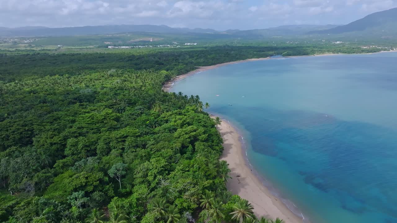pintoresco paraíso de playa remota en el caribe, el establecedor aéreo