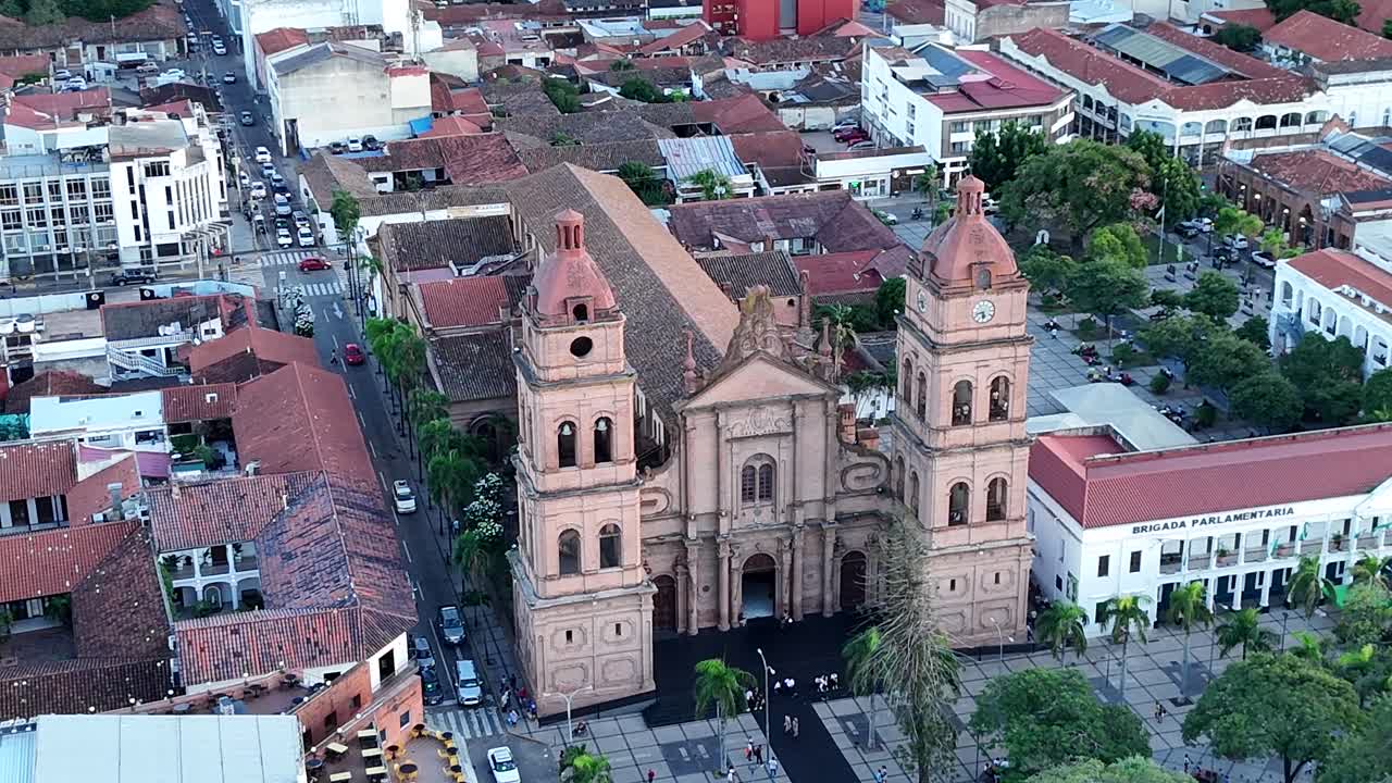 drone disparado ciudad plaza principal catedral viaje cielo