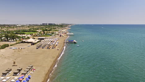 Antalya-Turquía-Aérea-V27-Cinemático-Sobrevuelo-Bajo-La-Costa-Desde-Güzeloba-Hacia-Kemerağzı-Capturando-El-Hermoso-Destino-De-Bandera-Azul-Lara-Beach-En-Verano---Filmado-Con-Mavic-3-Cine---Julio-De-2022